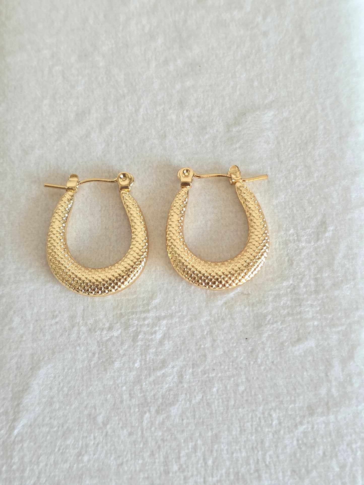 Dot Oval Hoop