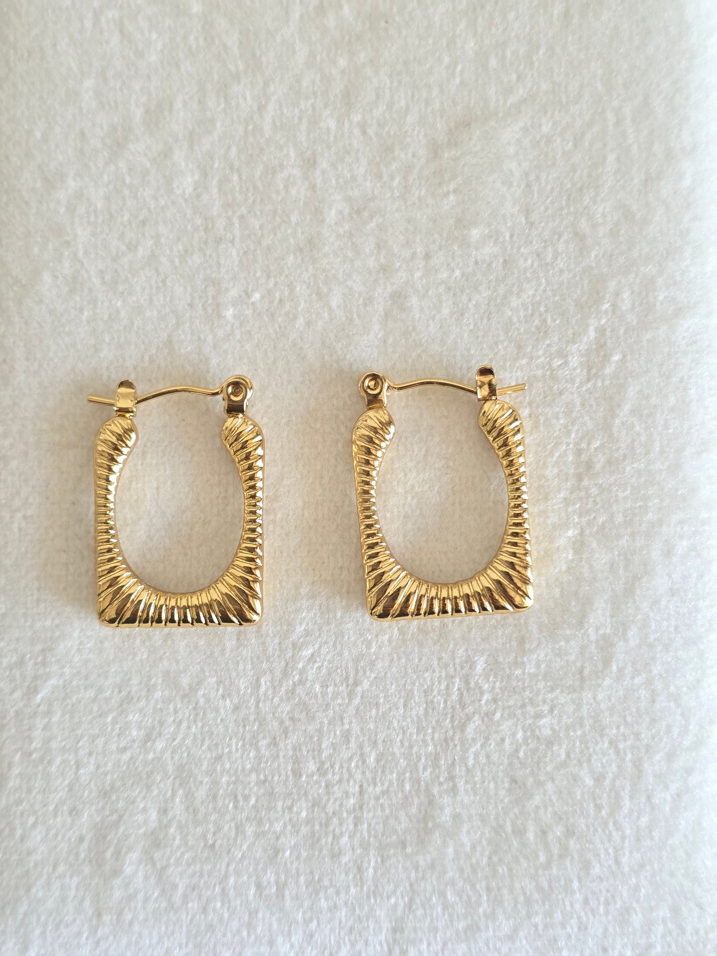 Curvy Square Hoop
