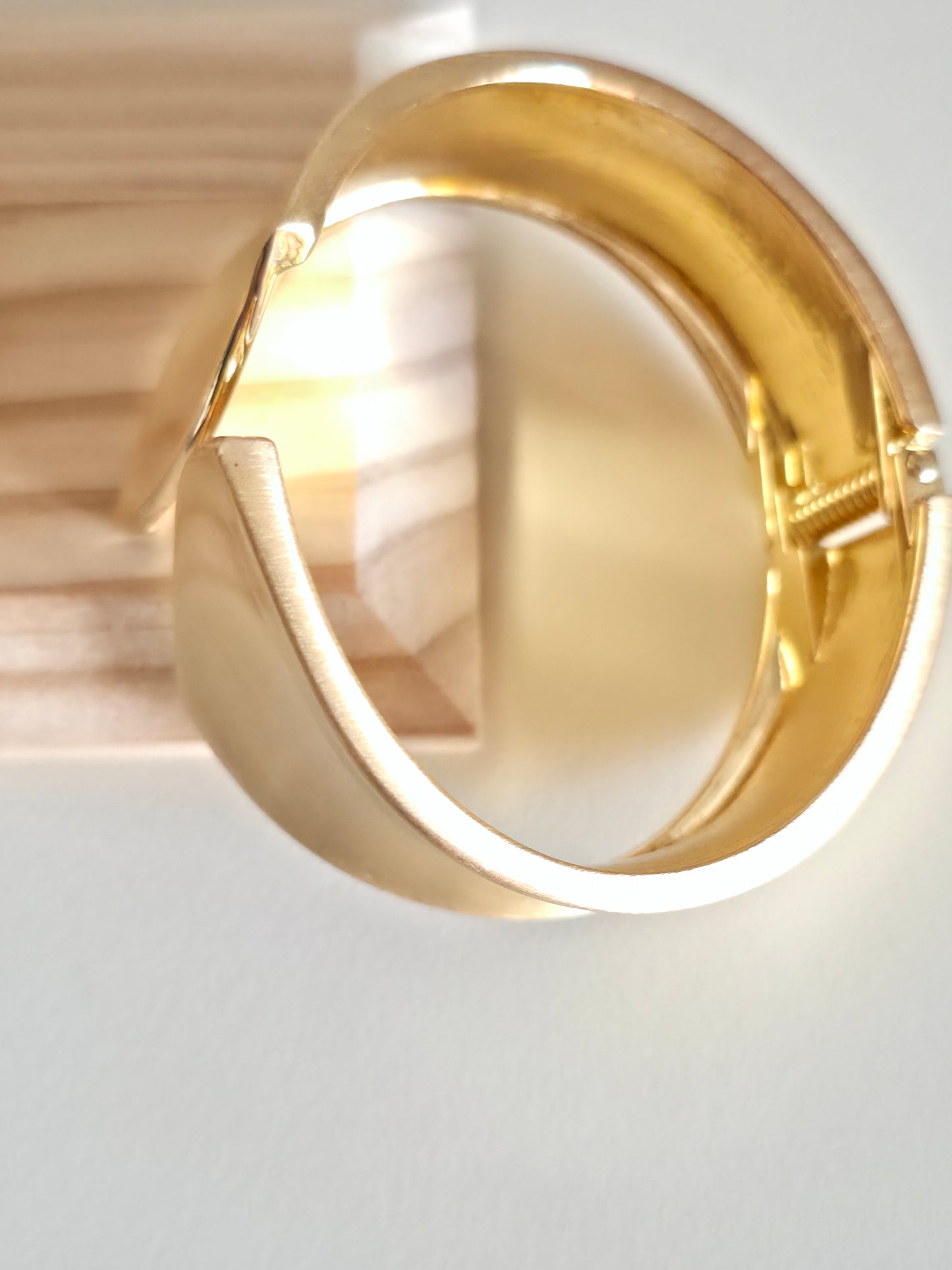 Textured Glow Band